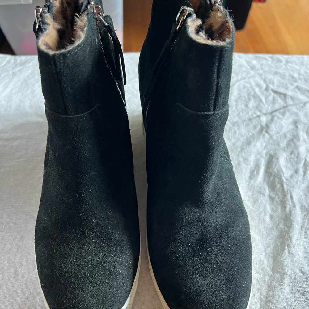 New Steve Madden shoes. Size 9.5. Black suede with animal print fuzzy liner